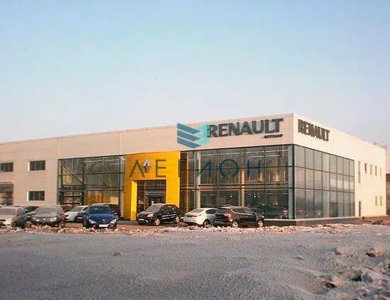 Установка опор освещения «Легион» около автомобильного салона